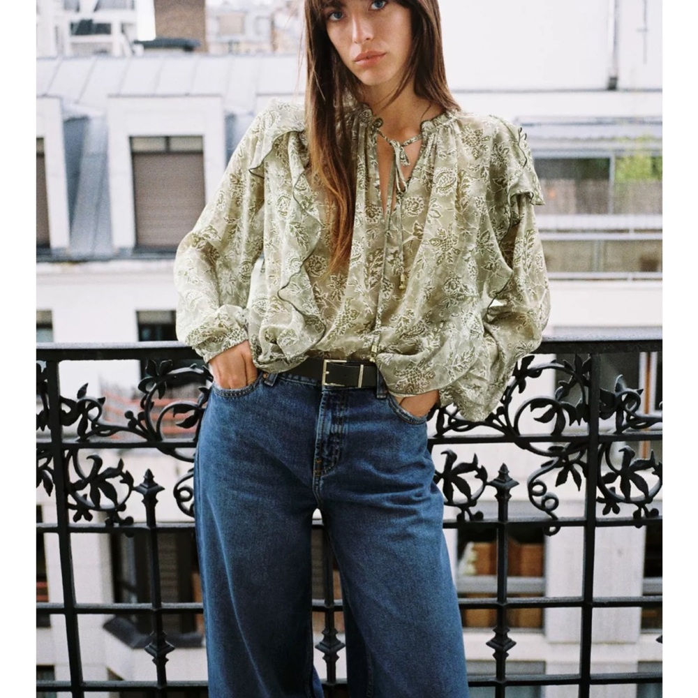 RUFFLED PRINT BLOUSE